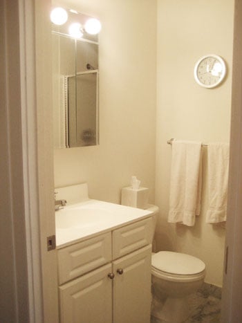 quickbathroommakeoverbefore Quickbathroommakeoverbefore