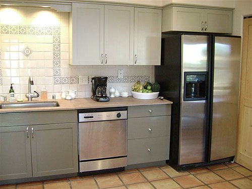 painted-kitchen-cabinet-makeover-before-and-after1 painted-kitchen-cabinet-makeover-before-and-after1
