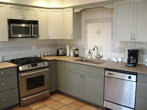 refinished-repainted-kitchen-cabinets1 refinished-repainted-kitchen-cabinets1