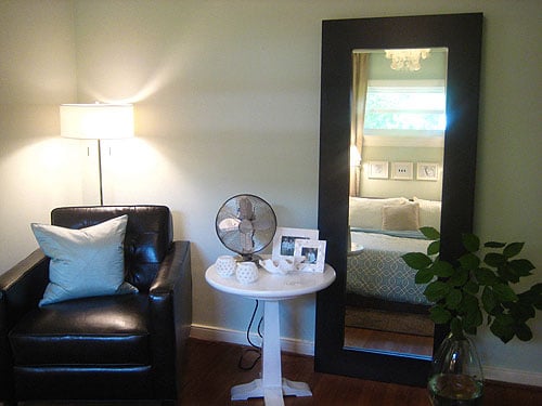 old-bedroom-with-pedestal-table old-bedroom-with-pedestal-table