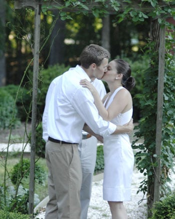 kissing-wedding-picture-1 kissing-wedding-picture-1